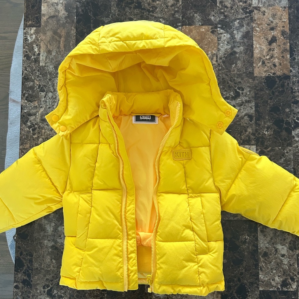 KITH kids jacket! Excellent condition !! Size 2, no wear on it